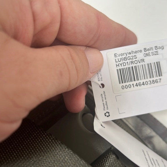 Lululemon everywhere, belt bag, new tie-dye - Picture 2 of 7